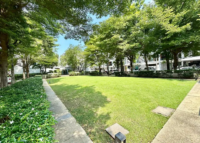 3 Bedrooms Townhome Near Mega Bangna * بانكوك
